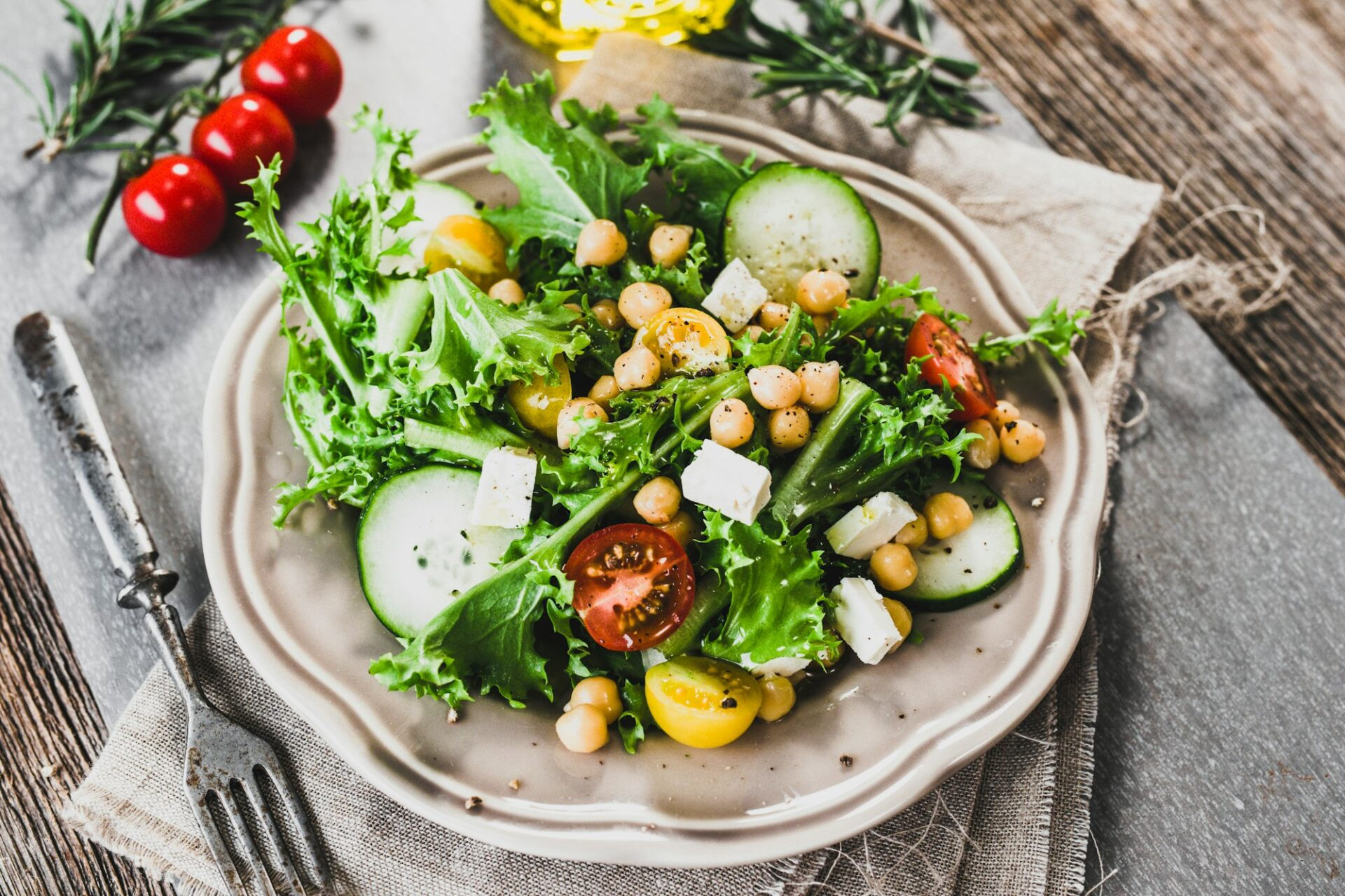 Salade fraîche et saine aux pois chiches