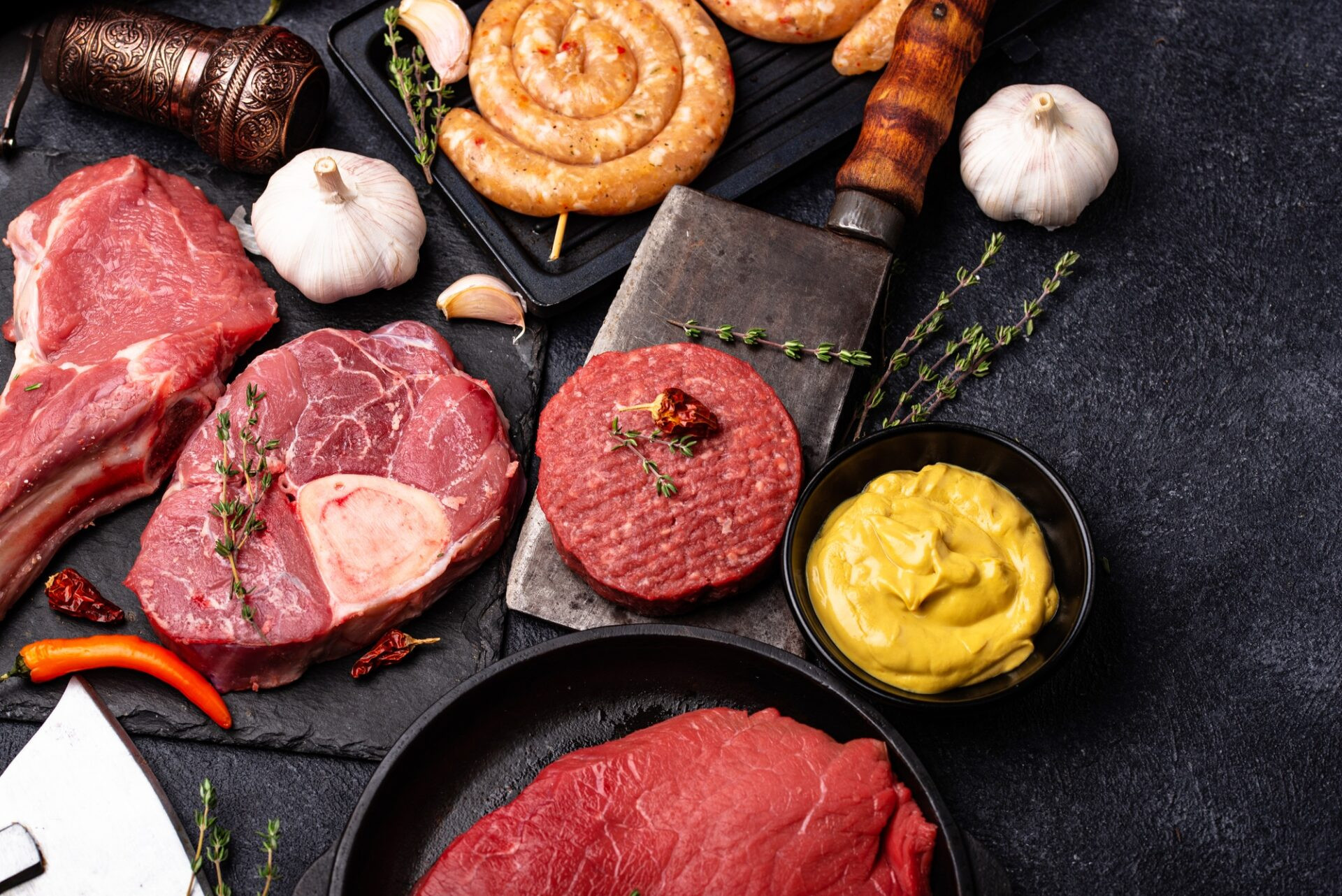Assortiment de divers types de viande. 